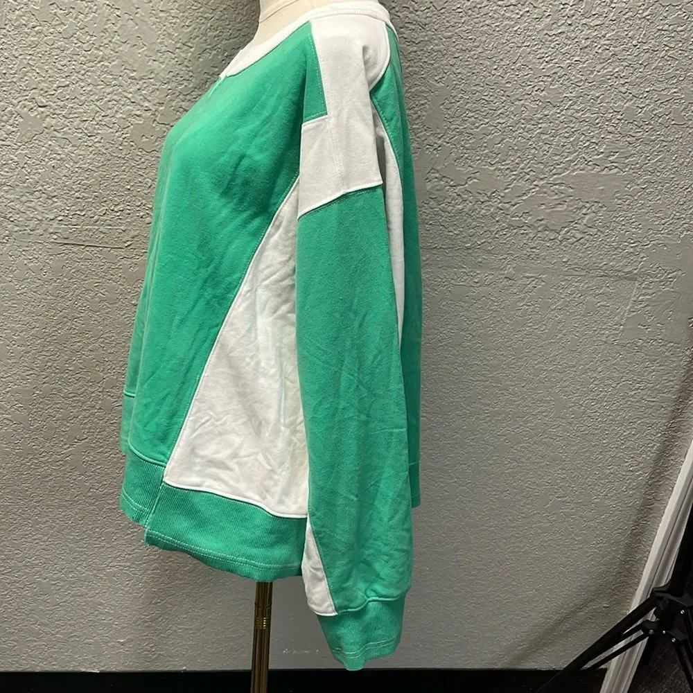 Green and White Sweatshirt - Picture 4 of 4
